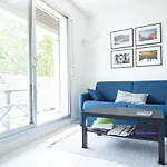 Nice Bright Apartment With Balcony In Paris
