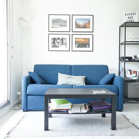 Nice Bright Apartment With Balcony In Paris Parigi
